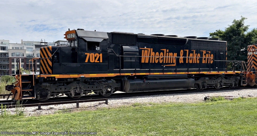 WE 7021 is now in control of the empties on home rails.